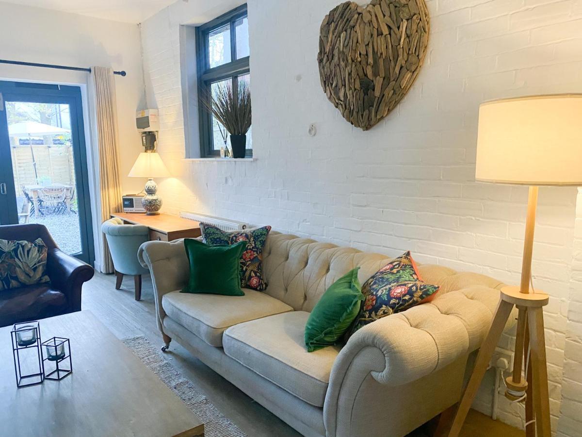 The Coach House - Bournemouth Villa ภายนอก รูปภาพ